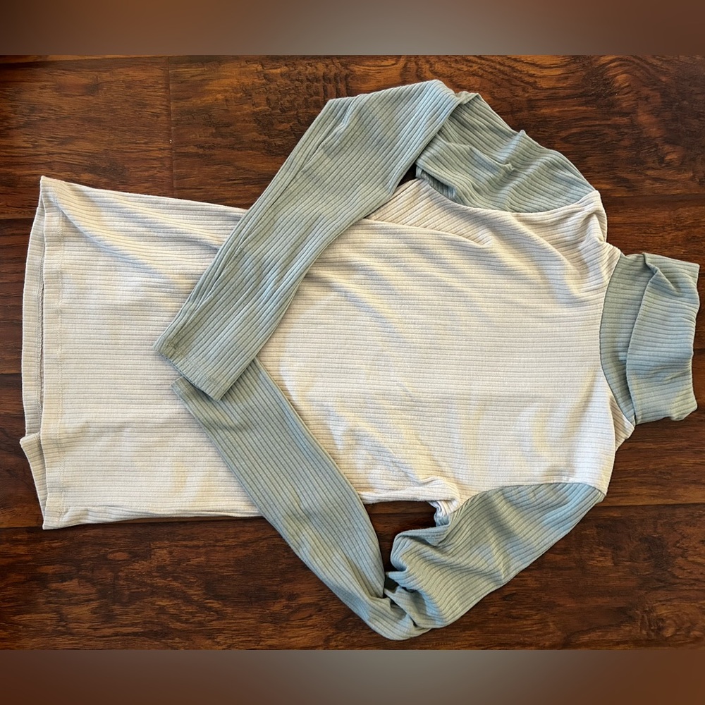 Colorblock Ribbed Turtleneck - Picture 3 of 4
